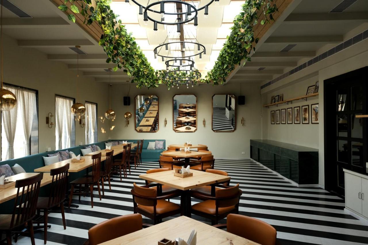 The Wallflower Hotel Kota  Bagian luar foto