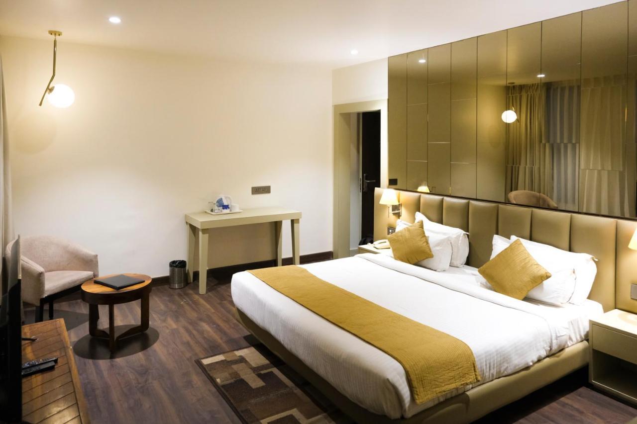 The Wallflower Hotel Kota  Bagian luar foto