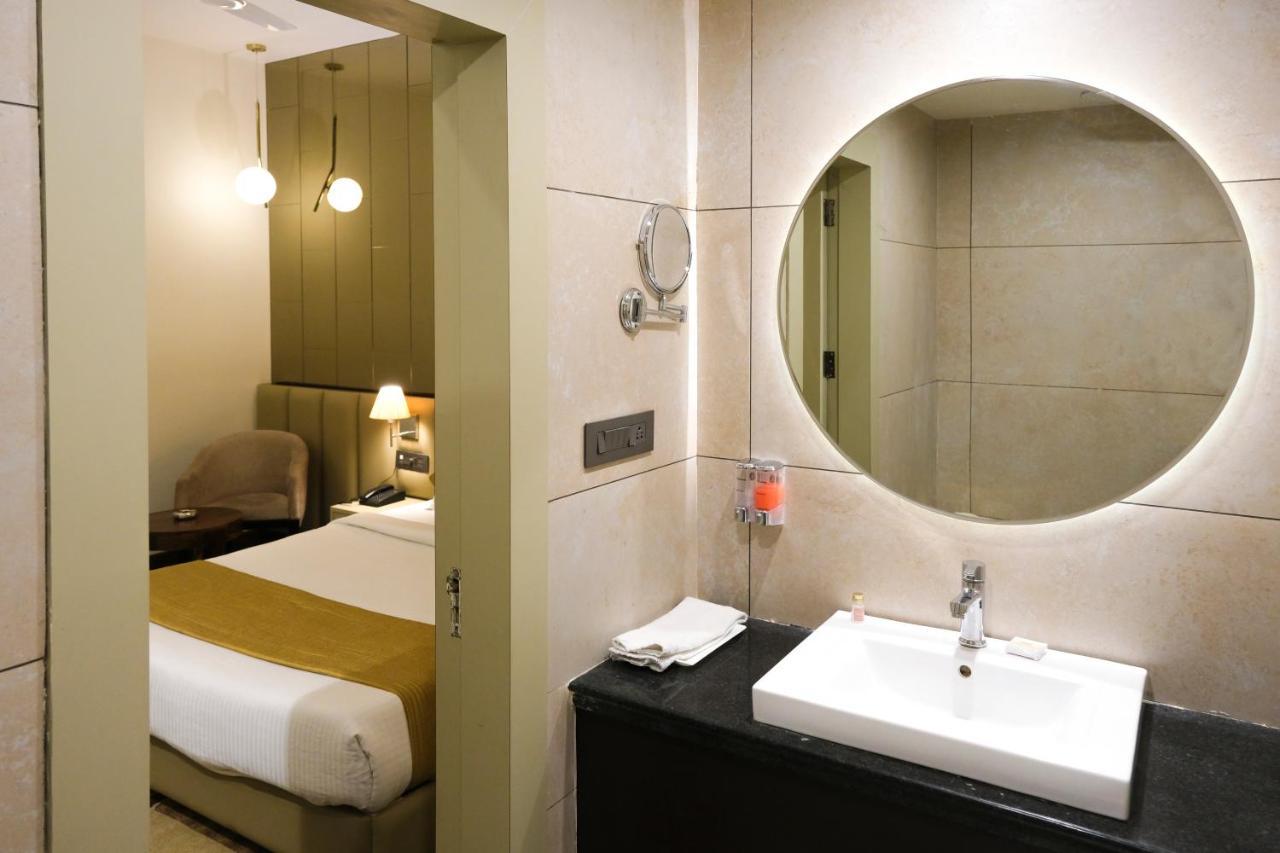 The Wallflower Hotel Kota  Bagian luar foto