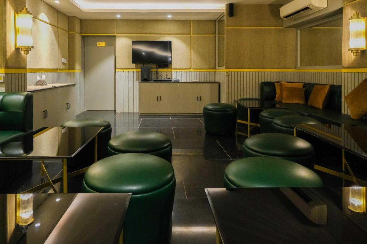 The Wallflower Hotel Kota  Bagian luar foto