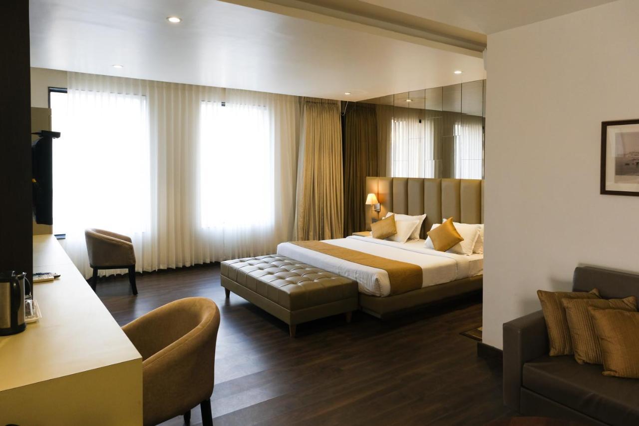 The Wallflower Hotel Kota  Bagian luar foto